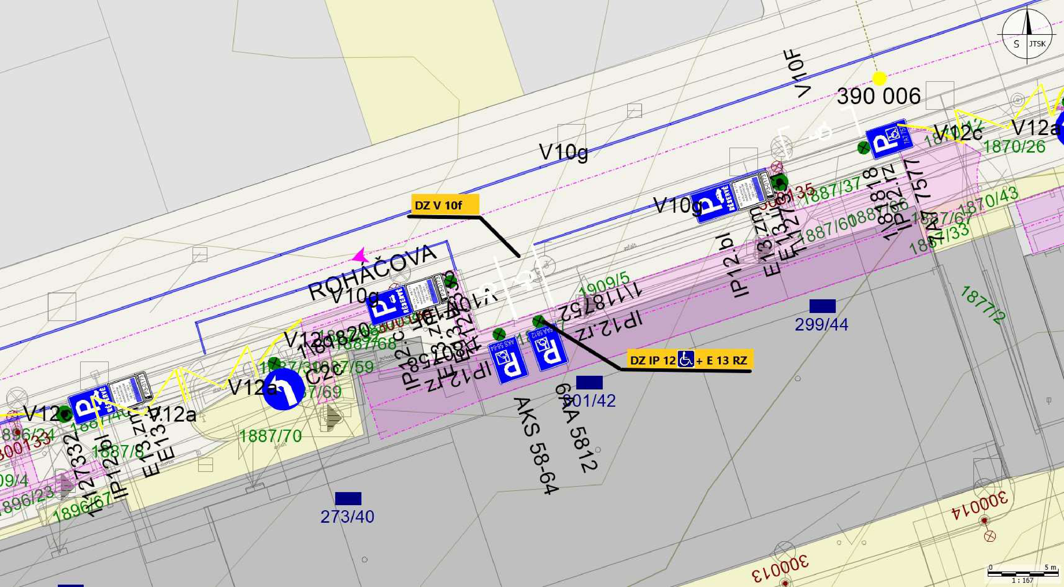 Situační plán dopravního značení v ulici Roháčova. Mapa obsahuje vyznačení parkovacích míst a dopravních značek: DZ V 10f, DZ IP 12 + E 13 RZ. Zobrazeny jsou parcely (např. 1896/67, 1887/70, 1909/5, 1870/43, 1877/2, 3000/14, 273/40, 299/44), označení značek (IP 12, E 13, V 10g, V 10f, V 12a, V 12c) a orientační body (AKS 58-64, 6A 5812). V pravém horním rohu je směrová růžice.