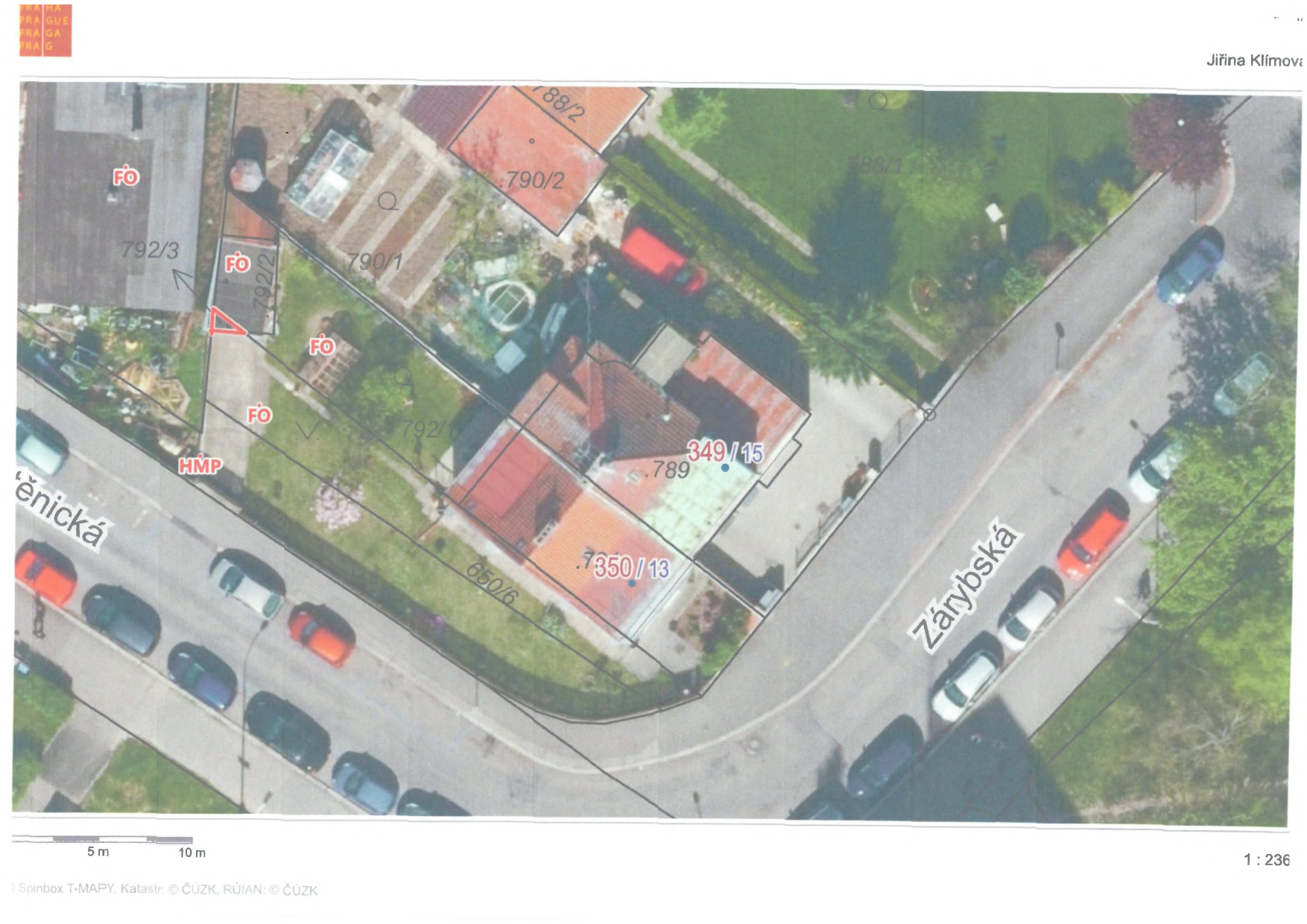 Katastrální mapa s ortofotomapou zobrazující parcely a budovy v ulici Zárybská.