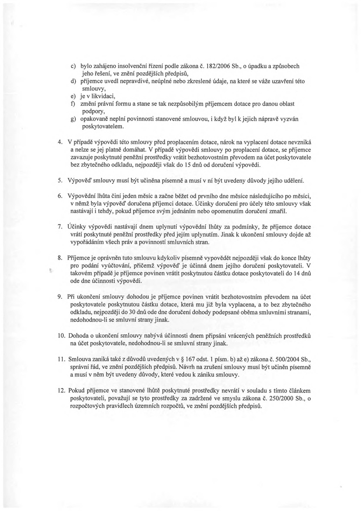 Textová část smlouvy o poskytnutí dotace obsahující body c) až g) a následně body 4 až 12: c) zahájení insolvenčního řízení, d) nepravdivé údaje, e) likvidace, f) změna právní formy, g) opakované neplnění povinností. Bod 4: vrácení dotace při výpovědi. Bod 5: písemná forma výpovědi. Bod 6: výpovědní lhůta jeden měsíc. Bod 7: účinky výpovědi. Bod 8: výpověď ze strany příjemce. Bod 9: vrácení dotace při dohodě o ukončení. Bod 10: účinnost dohody. Bod 11: zánik smlouvy dle zákona č. 500/2004 Sb. Bod 12: zadržené prostředky dle zákona č. 250/2000 Sb.