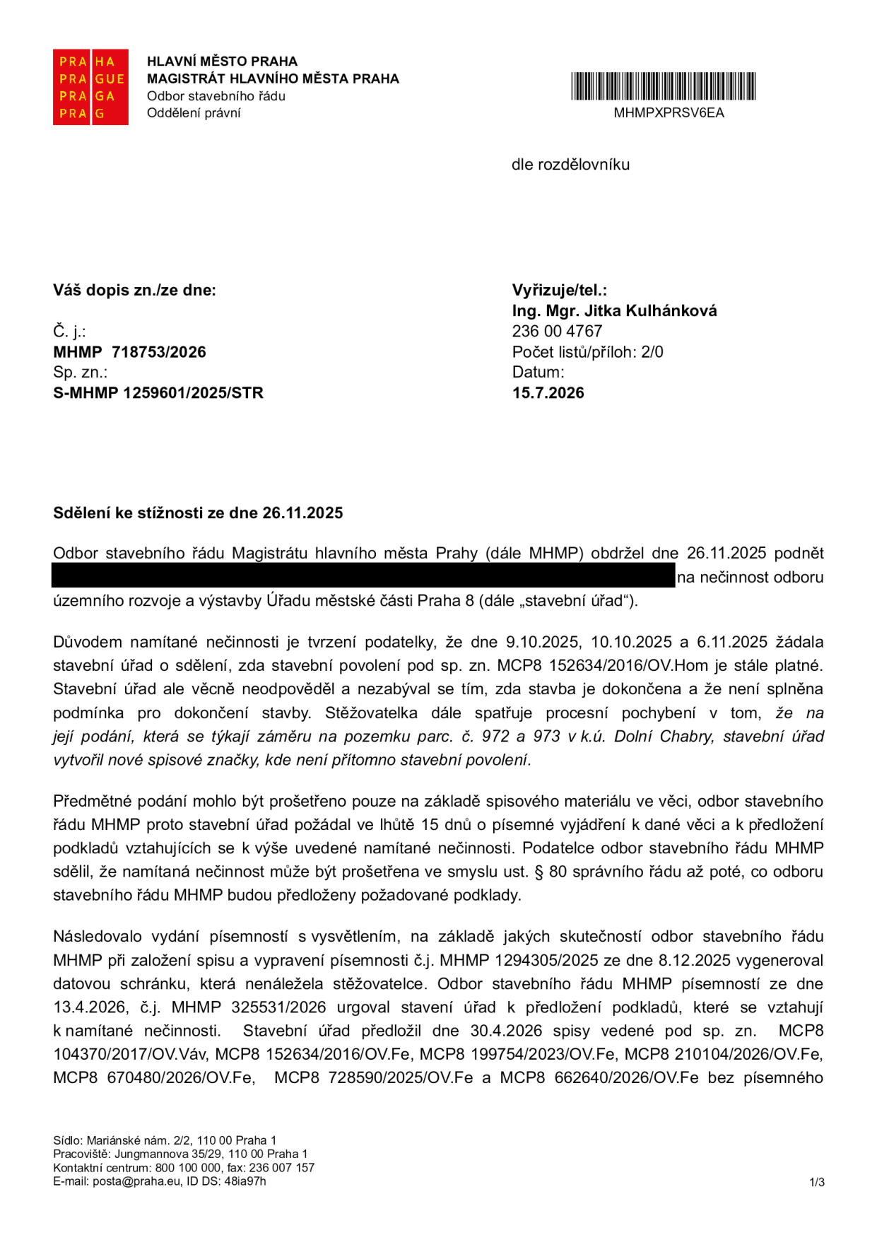 Úřední dokument Magistrátu hlavního města Prahy, odboru stavebního řádu, ze dne 15. 7. 2026. Předmět: Sdělení ke stížnosti ze dne 26. 11. 2025 na nečinnost odboru územního rozvoje a výstavby Úřadu městské části Praha 8. Dokument řeší stížnost podatelky ohledně stavebního povolení sp. zn. MCP8 152634/2016/OV.Hom a procesních pochybení při vedení spisů k pozemkům parc. č. 972 a 973 v k.ú. Dolní Chabry. Uvádí postup šetření, urgence vůči stavebnímu úřadu a výčet předložených spisů (sp. zn. MCP8 104370/2017/OV.Váv, MCP8 152634/2016/OV.Fe, MCP8 199754/2023/OV.Fe, MCP8 210104/2026/OV.Fe, MCP8 670480/2026/OV.Fe, MCP8 728590/2025/OV.Fe a MCP8 662640/2026/OV.Fe). Vyřizuje: Ing. Mgr. Jitka Kulhánková, tel. 236 004 767.