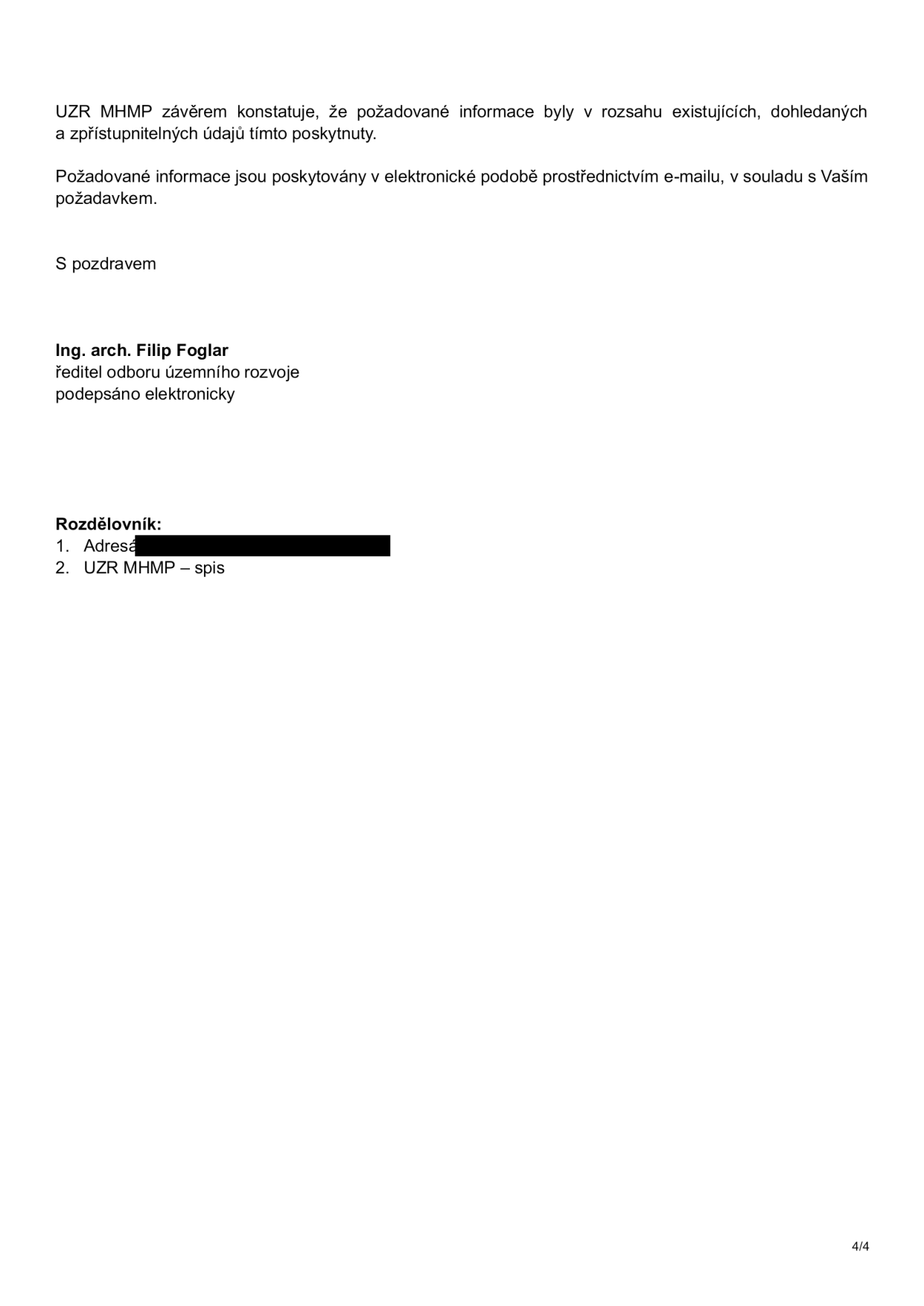 Závěrečná část úředního dokumentu UZR MHMP (Odbor územního rozvoje Magistrátu hlavního města Prahy). Text: 'UZR MHMP závěrem konstatuje, že požadované informace byly v rozsahu existujících, dohledaných a zpřístupnitelných údajů tímto poskytnuty. Požadované informace jsou poskytovány v elektronické podobě prostřednictvím e-mailu, v souladu s Vaším požadavkem. S pozdravem, Ing. arch. Filip Foglar, ředitel odboru územního rozvoje, podepsáno elektronicky. Rozdělovník: 1. Adresát (začerněno), 2. UZR MHMP – spis'.