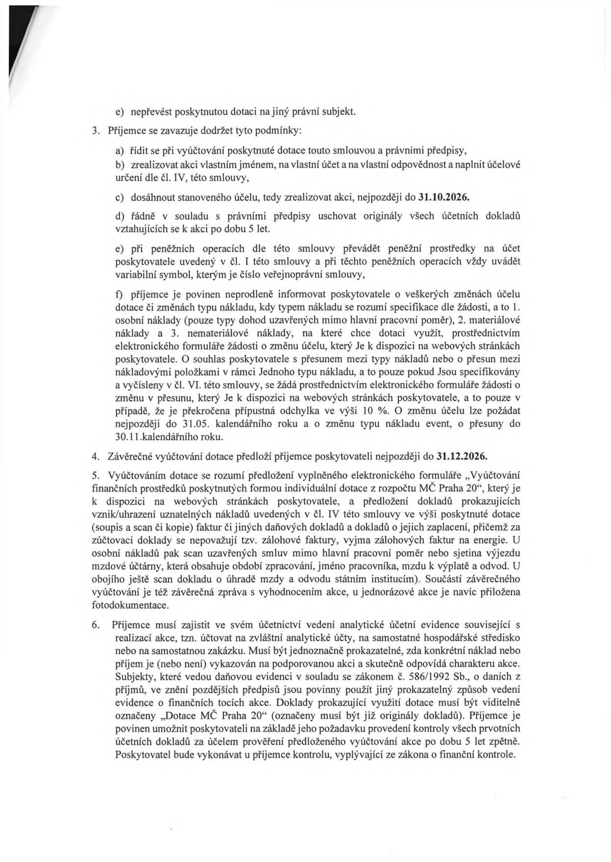 Výňatek ze smlouvy o poskytnutí dotace MČ Praha 20. Bod 3: Povinnosti příjemce (dodržení účelu do 31.10.2026, archivace dokladů 5 let, uvádění variabilního symbolu, postup při změnách účelu dotace). Bod 4: Termín předložení závěrečného vyúčtování do 31.12.2026. Bod 5: Specifikace náležitostí vyúčtování (elektronický formulář, doklady o úhradě, mzdové výkazy, závěrečná zpráva). Bod 6: Požadavky na účetní evidenci (analytické účty, označení dokladů 'Dotace MČ Praha 20', povinnost umožnit kontrolu po dobu 5 let).