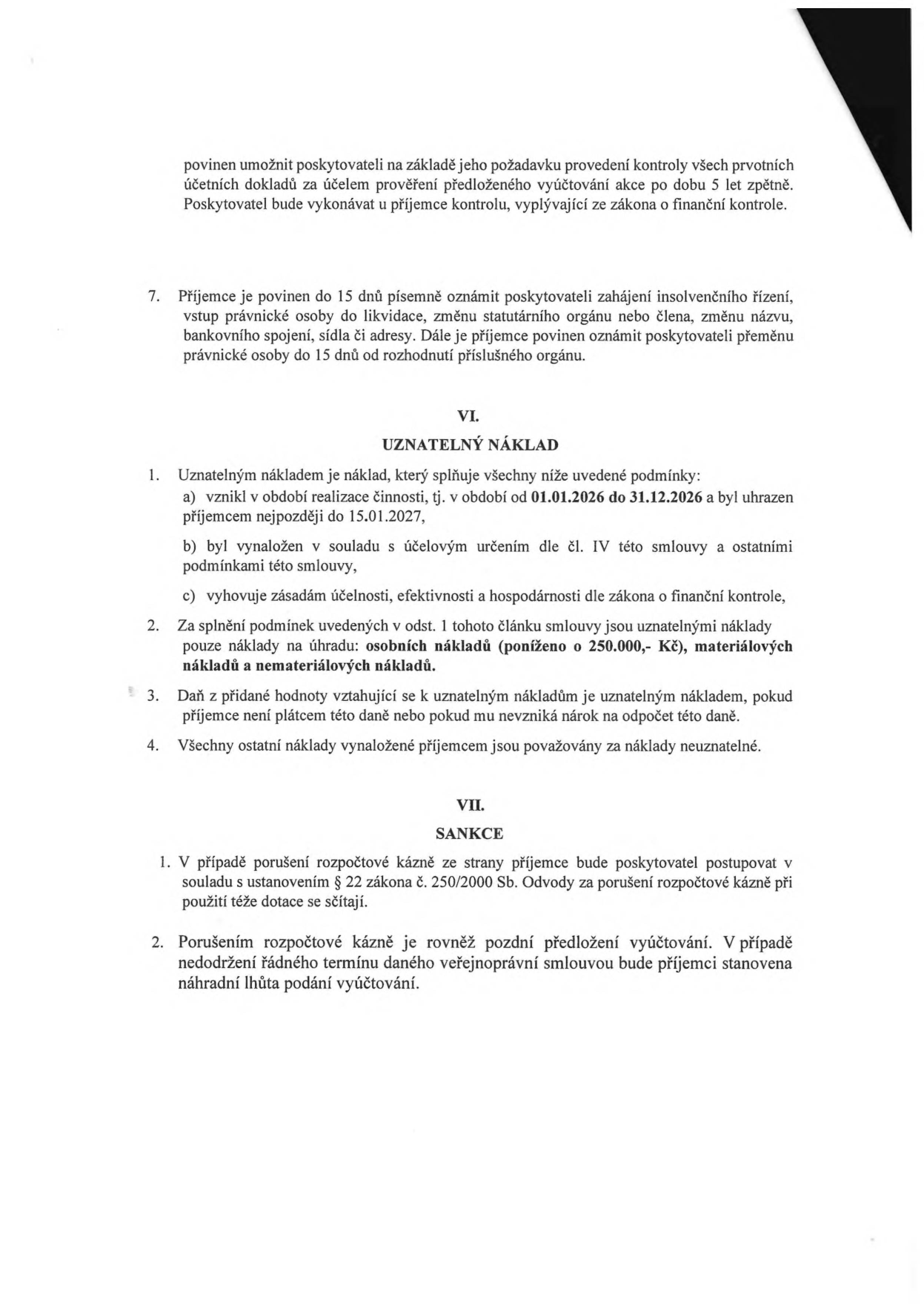 Výňatek ze smlouvy o poskytnutí dotace. Obsahuje povinnost příjemce umožnit kontrolu účetních dokladů po dobu 5 let a oznamovací povinnost při změnách (insolvence, likvidace, změna názvu atd.). Článek VI. UZNATELNÝ NÁKLAD: definuje podmínky uznatelnosti (období 1.1.2026–31.12.2026, soulad s účelem, hospodárnost). Uznatelné jsou osobní náklady (poníženo o 250.000,- Kč), materiálové a nemateriálové náklady. DPH je uznatelným nákladem, pokud příjemce není plátcem. Článek VII. SANKCE: porušení rozpočtové kázně se řídí zákonem č. 250/2000 Sb., pozdní předložení vyúčtování je považováno za porušení rozpočtové kázně.