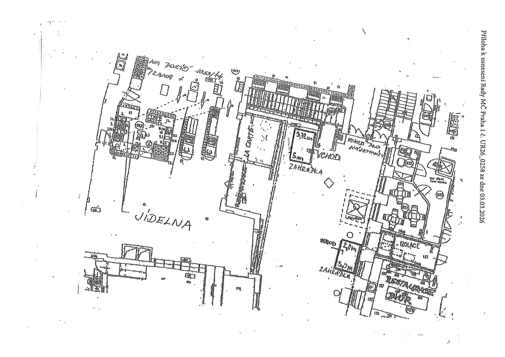 Půdorysný situační nákres vnitřních prostor a venkovních zahrádek provozovny.