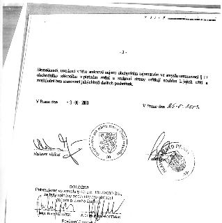 Stránka č. 3 právní smlouvy. Obsahuje text: 'Skutečnosti, uvedené v této smlouvě nejsou obchodním tajemstvím ve smyslu ustanovení § 17 obchodního zákoníku v pl…