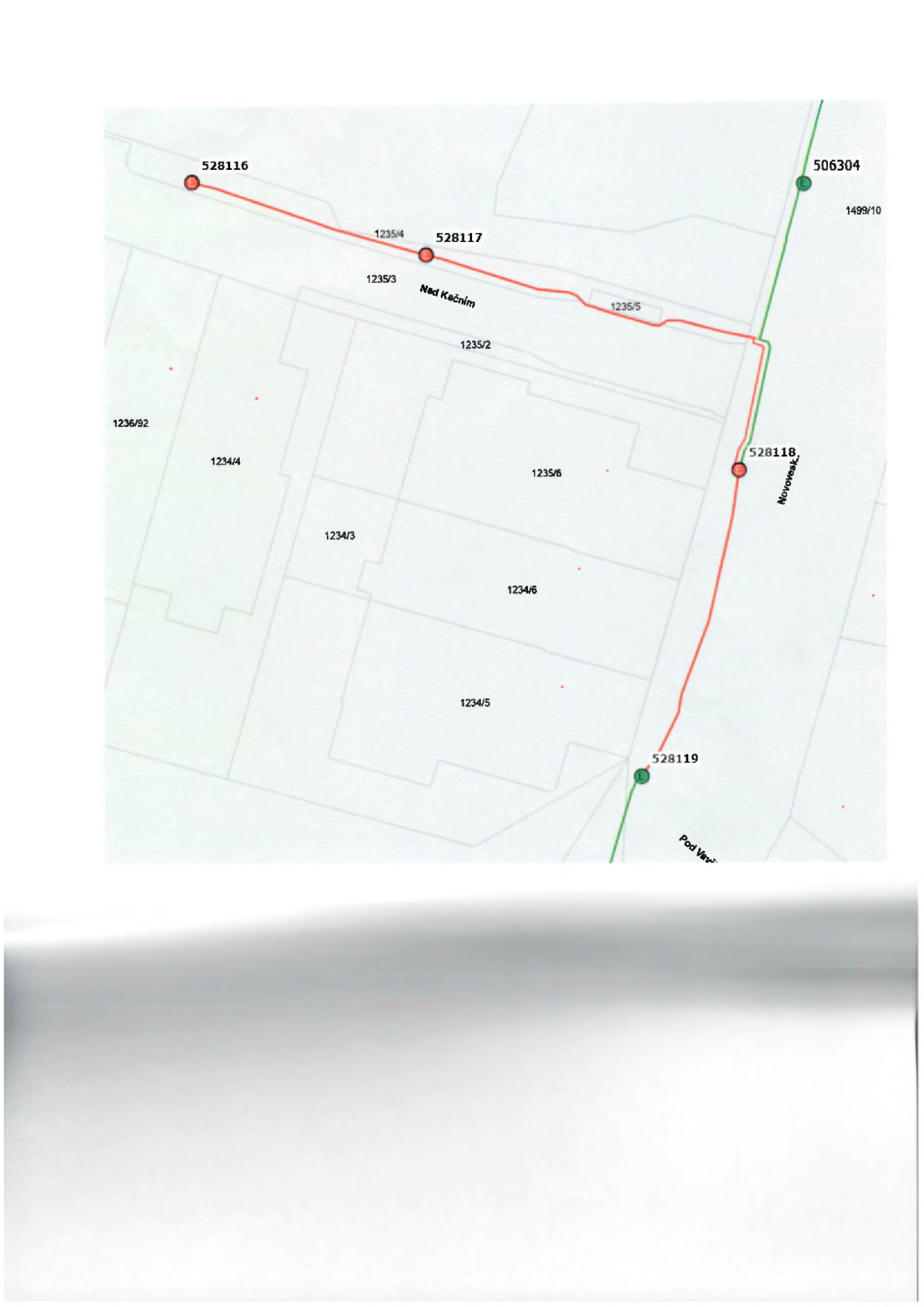 Situační nákres s vyznačenou trasou (červená linie) a body (označené čísly 528116, 528117, 528118, 528119 a 506304). V mapě jsou uvedena čísla parcel: 1235/4, 1235/3, 1235/5, 1235/2, 1236/92, 1234/4, 1234/3, 1235/6, 1234/6, 1234/5, 1499/10. Zobrazené názvy ulic/lokalit: 'Nad Kačním', 'Novovosk...', 'Pod Vsv...'.