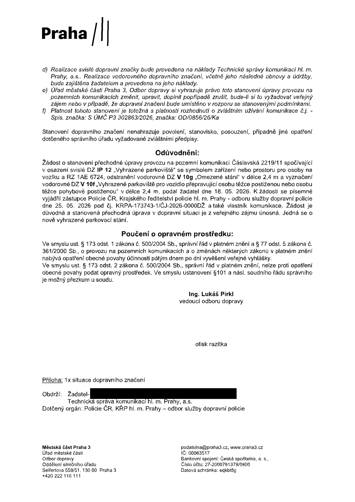 Úřední dokument Městské části Praha 3, Odbor dopravy, týkající se stanovení přechodné úpravy provozu na pozemní komunikaci Čáslavská 2219/11. Předmětem je zřízení vyhrazeného parkoviště pro vozidlo přepravující osobu těžce postiženou (RZ 1AE 6724) s instalací svislého značení IP 12 a vodorovného značení V 10g a V 10f. Dokument obsahuje podmínky realizace, odůvodnění, poučení o opravném prostředku a podpis vedoucího odboru dopravy Ing. Lukáše Pirkla. Datum vydání: 25. 05. 2026. Kontakt: podatelna@praha3.cz, tel: +420 222 116 111.