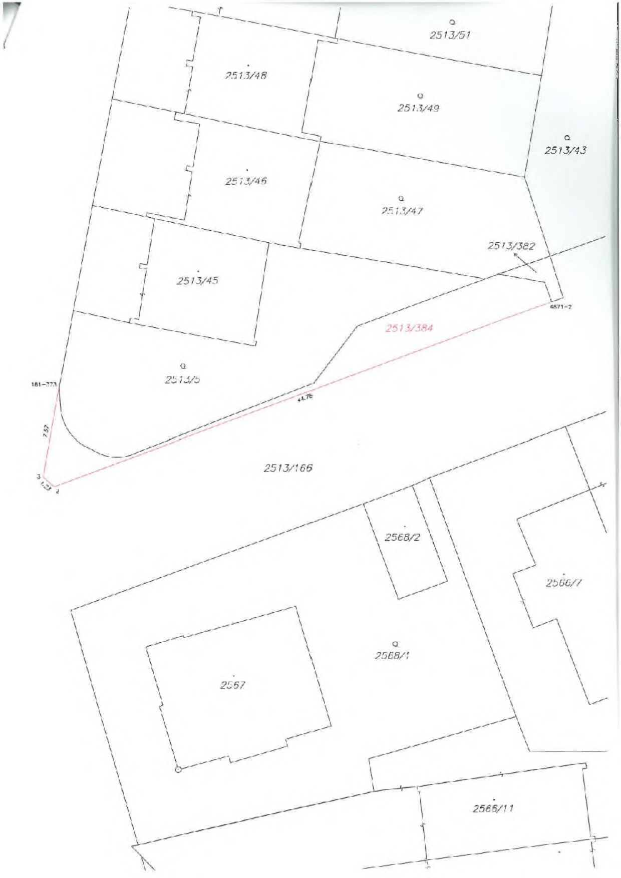 Výřez katastrální mapy zobrazující parcely v dané lokalitě. Identifikovaná čísla parcel: 2513/51, 2513/48, 2513/49, 2513/43, 2513/46, 2513/47, 2513/45, 2513/382, 2513/384 (vyznačeno červenou linkou), 2513/5, 2513/166, 2568/2, 2568/1, 2566/7, 2567, 2566/11. V mapě jsou uvedeny kódy bodů (např. 181-773, 4871-2) a délkové kóty (7.57, 3.12, 44.76).
