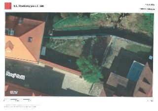 Katastrální mapa parcely č. 390 v k.ú. Hradčany. Dokument obsahuje ortofotomapu s vyznačenou hranicí pozemku, měřítko 1:100, datum 13. 6. 2025, jméno Kateřina…