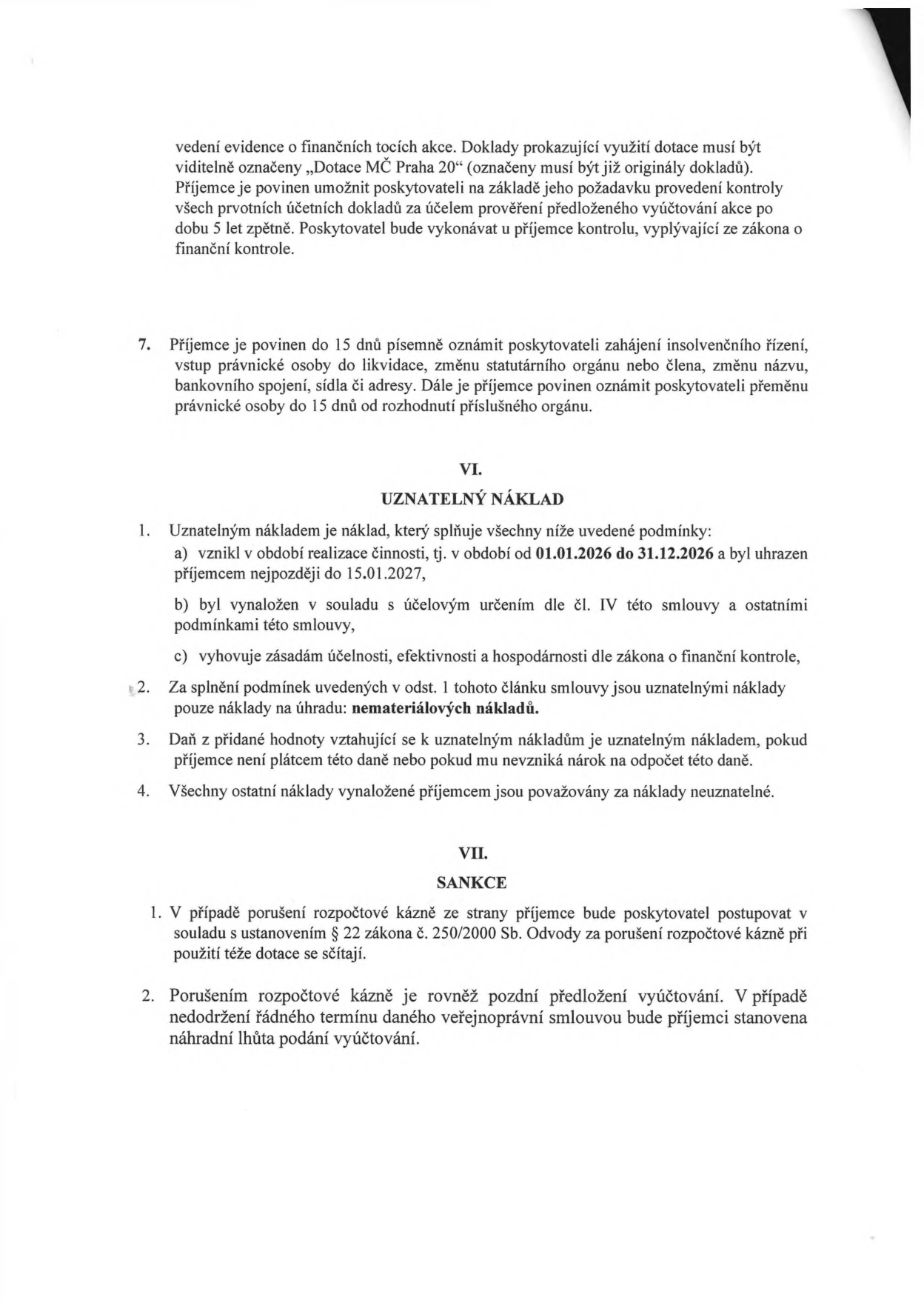 Výňatek ze smlouvy o poskytnutí dotace. Obsahuje pravidla pro vedení evidence, povinnost informovat o změnách (insolvence, likvidace, změna názvu/sídla). Článek VI. Uznatelný náklad: definuje období realizace 1.1.2026 – 31.12.2026, splatnost do 15.1.2027, podmínku nemateriálových nákladů a pravidla pro DPH. Článek VII. Sankce: odkazuje na zákon č. 250/2000 Sb. o rozpočtové kázni a řeší následky pozdního předložení vyúčtování.