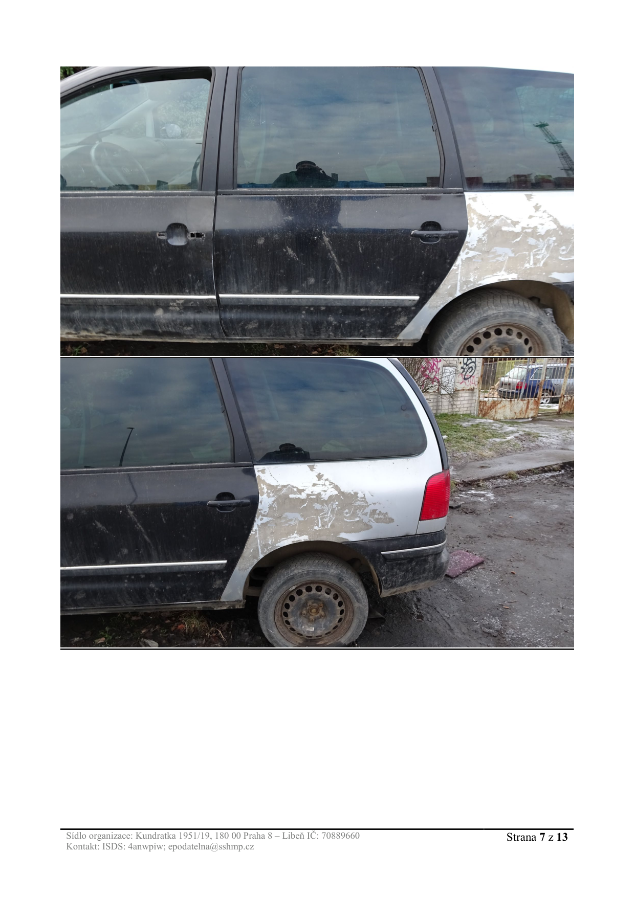 Fotografie poškozeného vozidla, pravděpodobně jako součást dokumentace k řízení o odtahu či likvidaci autovraku.