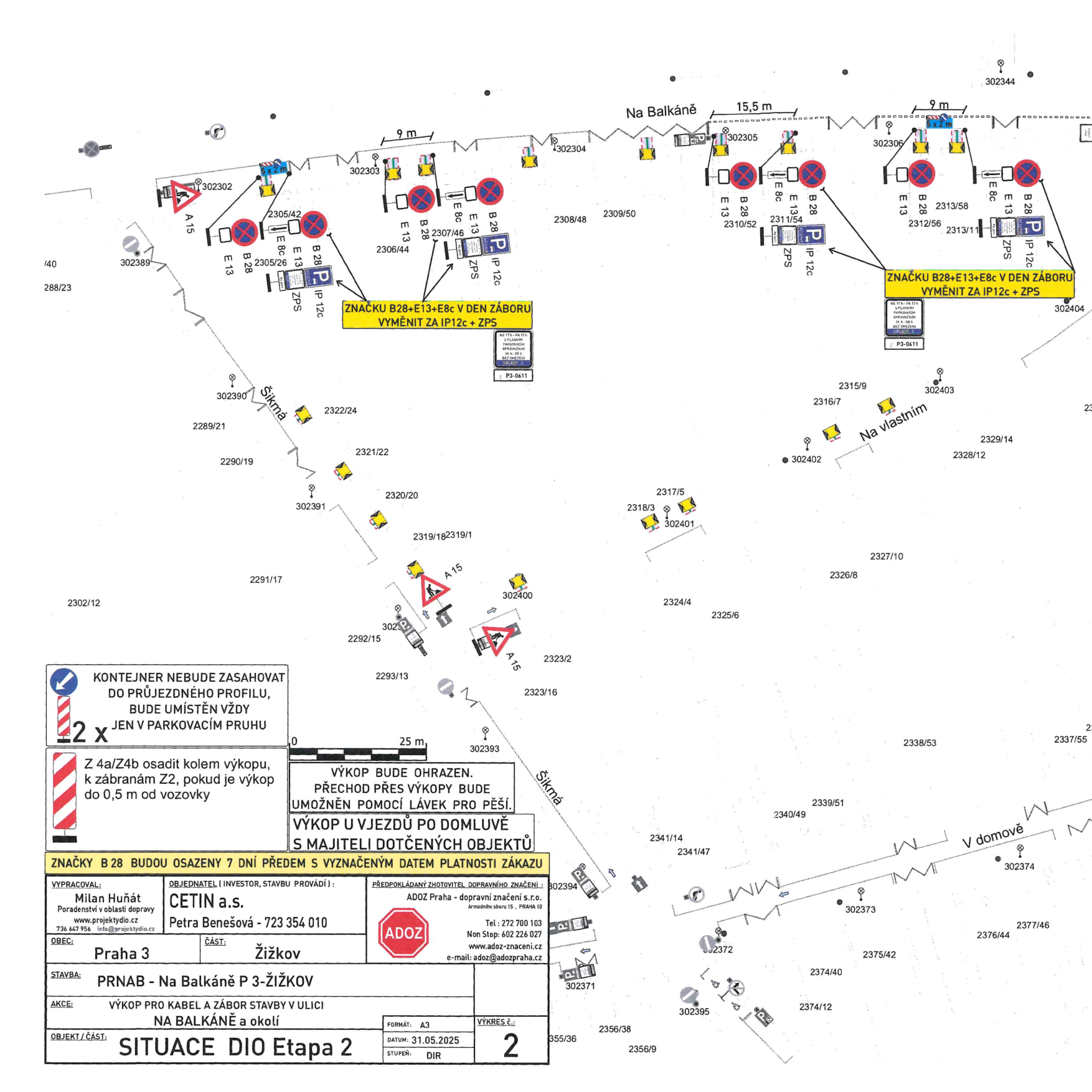 Situační nákres DIO (dopravně inženýrského opatření) pro etapu 2, lokalita Na Balkáně, Praha 3 - Žižkov. Dokument obsahuje plán rozmístění dopravního značení (zákazy zastavení B28, dodatkové tabulky E13, E8c, IP 12c) v souvislosti s výkopovými pracemi pro kabelové vedení. Klíčové informace: Značky B28+E13+E8c v den záboru vyměnit za IP12c + ZPS. Kontejner nesmí zasahovat do průjezdného profilu. Výkop bude ohrazen, přechod přes výkop bude umožněn pomocí lávek pro pěší. Výkop u vjezdů bude řešen po domluvě s majiteli objektů. Značky B28 budou osazeny 7 dní předem s vyznačeným datem platnosti zákazu. Zpracovatel: Milan Huňát, www.projektydio.cz. Investor: CETIN a.s., Petra Benešová - 723 354 010. Zhotovitel: ADOZ Praha - dopravní značení s.r.o., tel: 272 700 103, www.adoz-znaceni.cz. Datum: 31.05.2025. Stupeň: DIR.