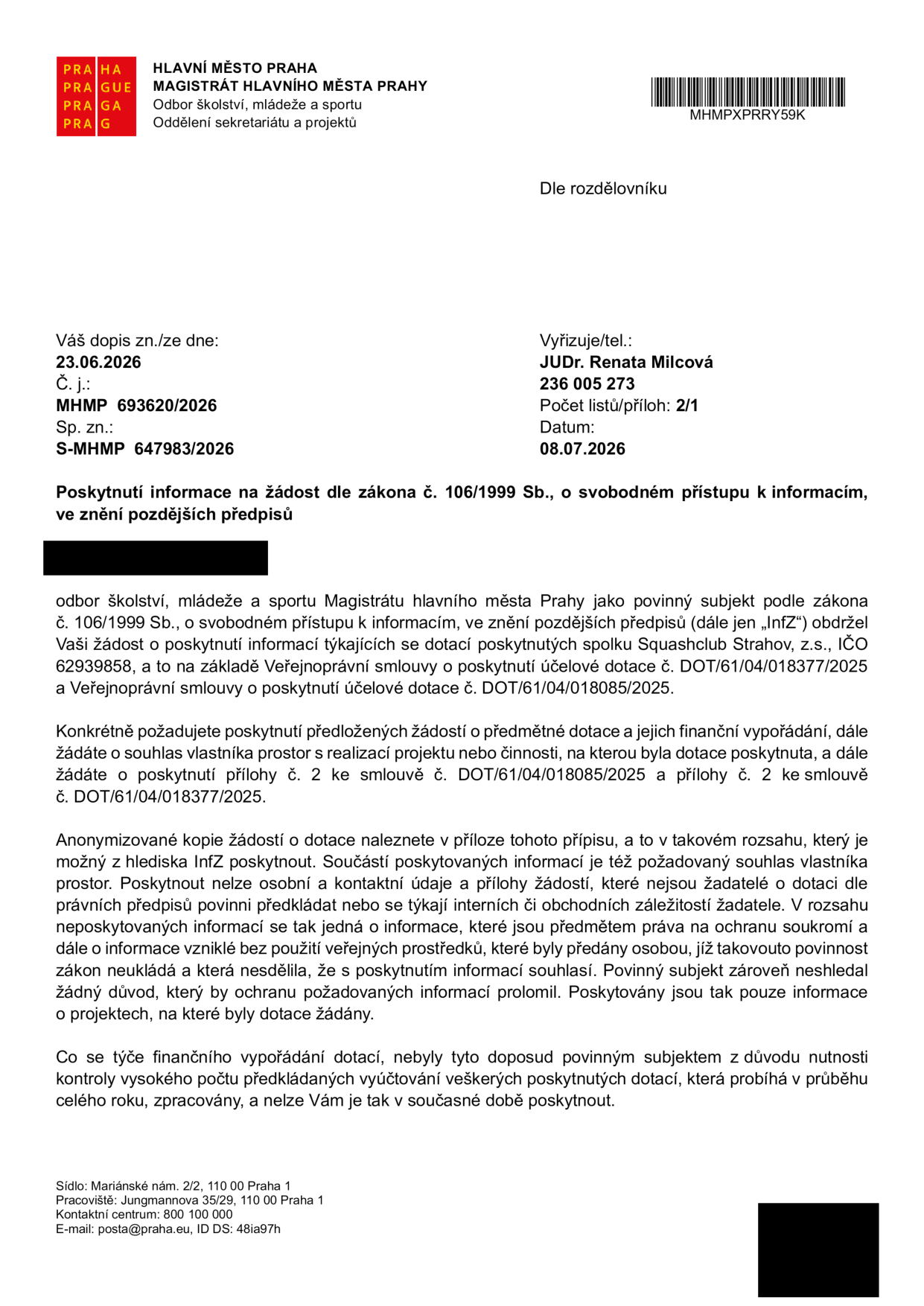 Úřední dopis Magistrátu hlavního města Prahy, odboru školství, mládeže a sportu ze dne 08.07.2026. Předmět: Poskytnutí informace na žádost dle zákona č. 106/1999 Sb., o svobodném přístupu k informacím, týkající se dotací pro spolek Squashclub Strahov, z.s. (IČO 62939858) na základě smluv č. DOT/61/04/018377/2025 a DOT/61/04/018085/2025. Dopis informuje o poskytnutí anonymizovaných kopií žádostí a souhlasu vlastníka prostor, přičemž uvádí, že finanční vypořádání dotací zatím nelze poskytnout z důvodu probíhající kontroly. Vyřizuje: JUDr. Renata Milcová, tel: 236 005 273.