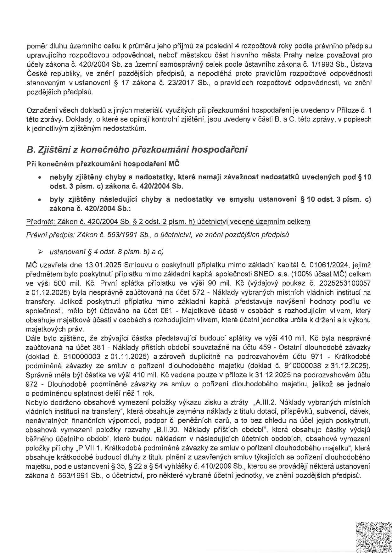 Výňatek ze zprávy o přezkoumání hospodaření MČ. Text obsahuje: 1. Vysvětlení k poměru dluhu územního celku k příjmům. 2. Sekci 'B. Zjištění z konečného přezkoumání hospodaření MČ', kde jsou uvedeny chyby v účtování příplatku mimo základní kapitál společnosti SNEO, a.s. (celkem 500 mil. Kč). Konkrétně: první splátka 90 mil. Kč byla chybně zaúčtována na účet 572, zbývající částka 410 mil. Kč byla chybně zaúčtována na účet 381 souvztažně s účtem 459 a duplicitně na podrozvahový účet 971. Uvádí se, že částka 410 mil. Kč měla být vedena pouze na podrozvahovém účtu 972. Zmíněny jsou příslušné zákony (č. 420/2004 Sb., č. 563/1991 Sb.) a vyhláška č. 410/2009 Sb.