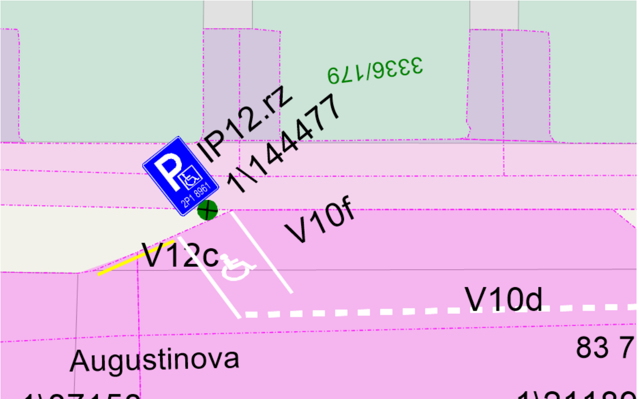 Situační nákres parkovacího místa pro invalidy. Obsahuje dopravní značku IP 12 (Parkoviště - vyhrazené parkoviště) s dodatkovou tabulkou 2P1 8961, označení parkovacího místa symbolem vozíčkáře, kódy V12c, V10f, V10d a text 'Augustinova'. Dále jsou v mapě uvedena čísla 11144477 a 3336/179.