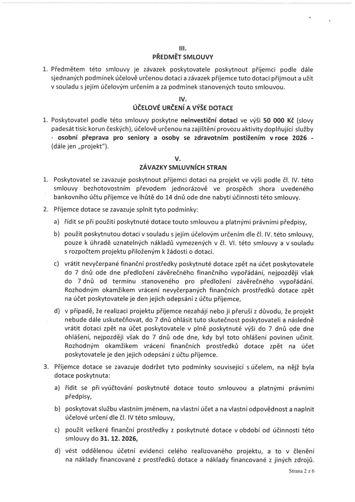 Strana 2 smlouvy o poskytnutí dotace. Obsahuje články: III. PŘEDMĚT SMLOUVY (závazek poskytnout a přijmout dotaci), IV. ÚČELOVÉ URČENÍ A VÝŠE DOTACE (poskytnutí neinvestiční dotace ve výši 50 000 Kč na projekt 'osobní přeprava pro seniory a osoby se zdravotním postižením v roce 2026') a V. ZÁVAZKY SMLUVNÍCH STRAN (podmínky vyplacení dotace do 14 dnů, povinnosti příjemce při použití dotace, vracení nevyčerpaných prostředků, vedení účetnictví a termín realizace do 31. 12. 2026).