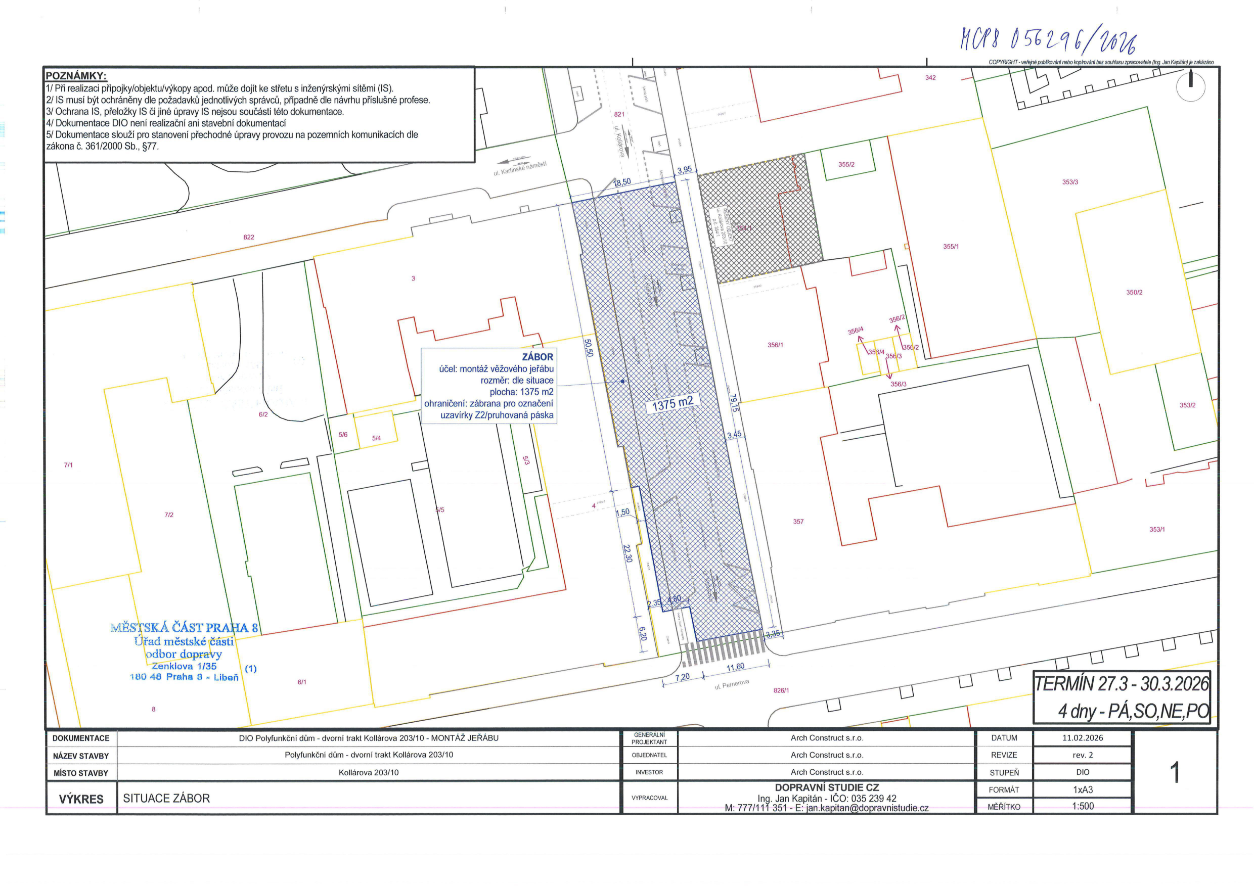 Situační nákres záboru pro montáž věžového jeřábu u objektu Kollárova 203/10, Praha 8. Zábor má plochu 1375 m2, ohraničení je provedeno zábranou pro označení uzavírky Z2/pruhovanou páskou. Termín záboru: 27.3. - 30.3.2026 (4 dny - PÁ, SO, NE, PO). Dokumentace: DIO Polyfunkční dům - dvorní trakt Kollárova 203/10 - MONTÁŽ JEŘÁBU. Projektant: Arch Construct s.r.o. Investor: Arch Construct s.r.o. Vypracoval: Dopravní studie CZ, Ing. Jan Kapitán, tel: 777 111 351, e-mail: jan.kapitan@dopravnistudie.cz. Poznámky: Při realizaci výkopů může dojít ke střetu s inženýrskými sítěmi, nutná ochrana IS dle požadavků správců. Dokumentace slouží pro stanovení přechodné úpravy provozu na pozemních komunikacích dle zákona č. 361/2000 Sb., §77.